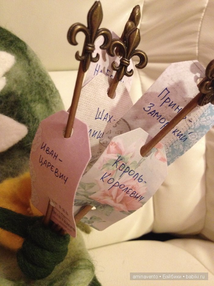 Эту милую игрушку не положишь на подушку. Знать, пример взяла с лошадки: стоя спать, а не в кроватке! Мои игрушки валянием