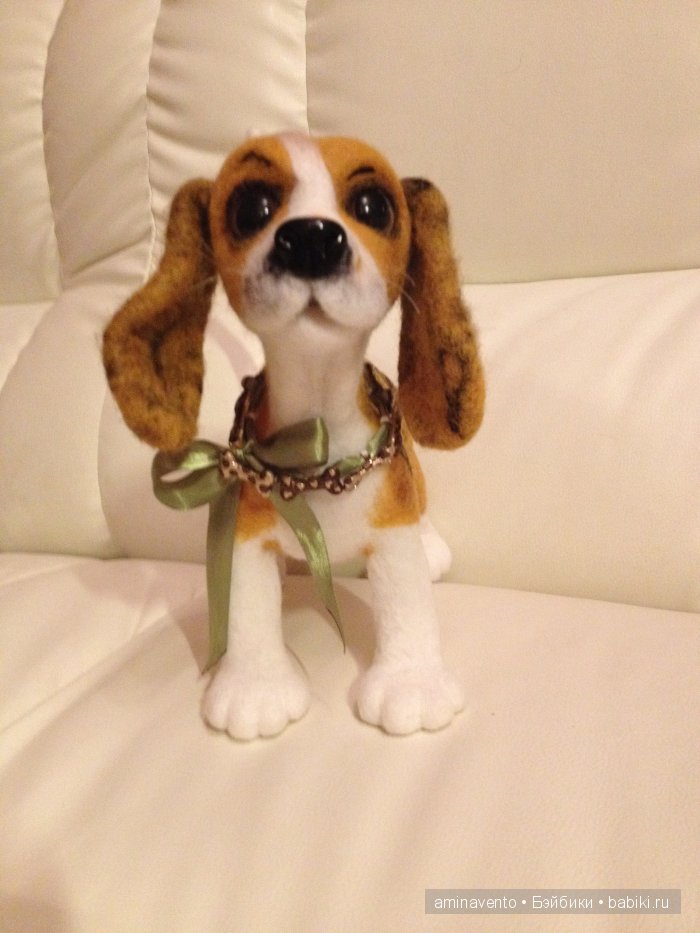 Эту милую игрушку не положишь на подушку. Знать, пример взяла с лошадки: стоя спать, а не в кроватке! Мои игрушки валянием