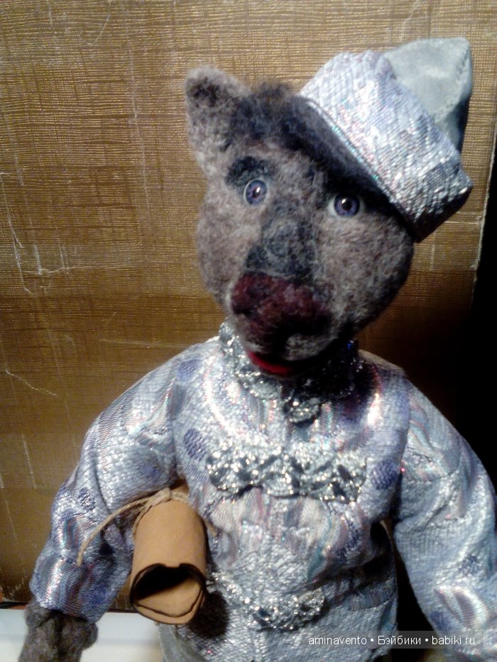 Эту милую игрушку не положишь на подушку. Знать, пример взяла с лошадки: стоя спать, а не в кроватке! Мои игрушки валянием