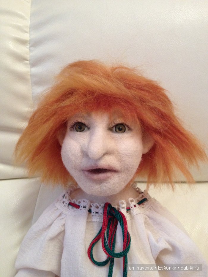 Эту милую игрушку не положишь на подушку. Знать, пример взяла с лошадки: стоя спать, а не в кроватке! Мои игрушки валянием