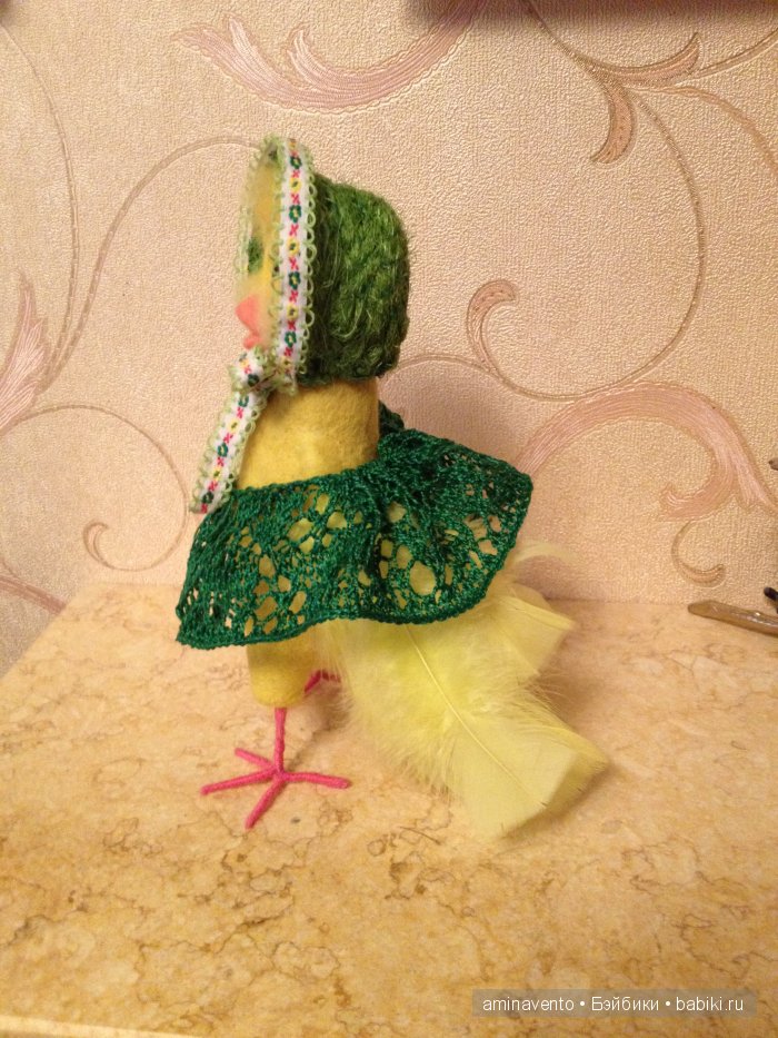 Эту милую игрушку не положишь на подушку. Знать, пример взяла с лошадки: стоя спать, а не в кроватке! Мои игрушки валянием