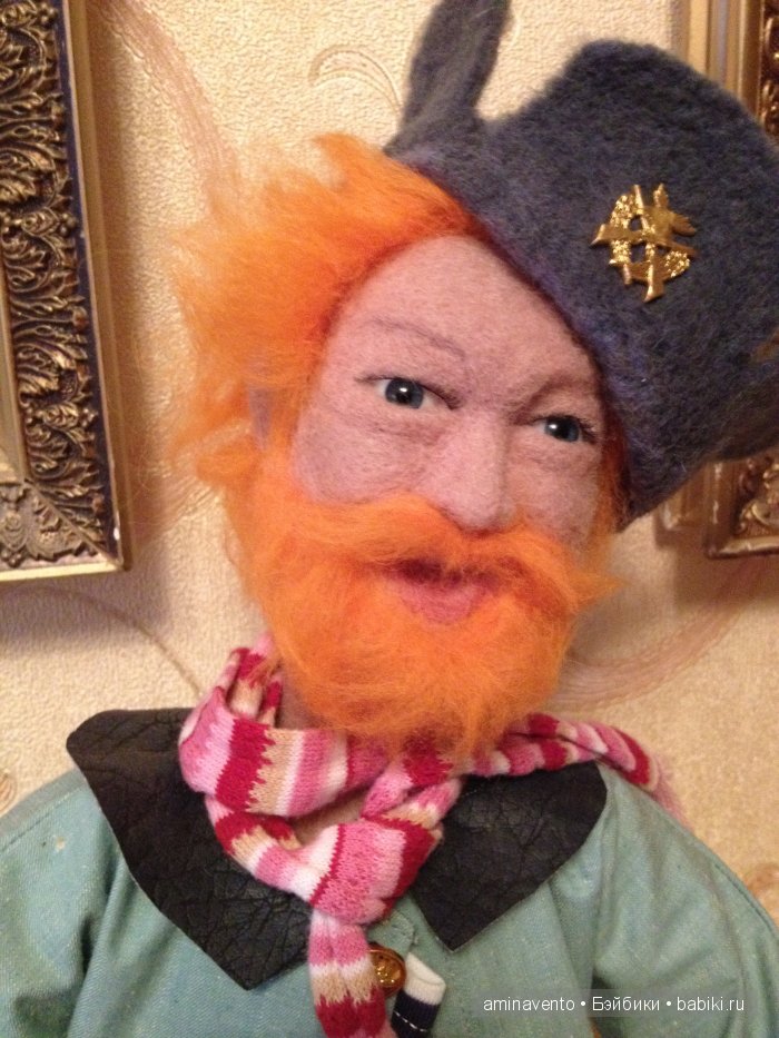 Эту милую игрушку не положишь на подушку. Знать, пример взяла с лошадки: стоя спать, а не в кроватке! Мои игрушки валянием