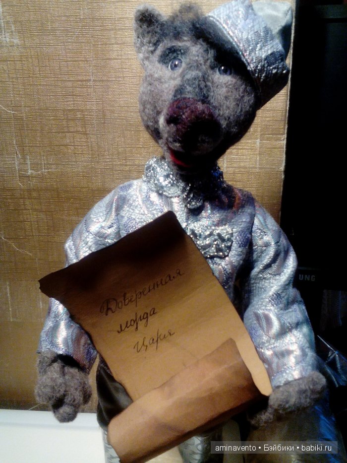 Эту милую игрушку не положишь на подушку. Знать, пример взяла с лошадки: стоя спать, а не в кроватке! Мои игрушки валянием