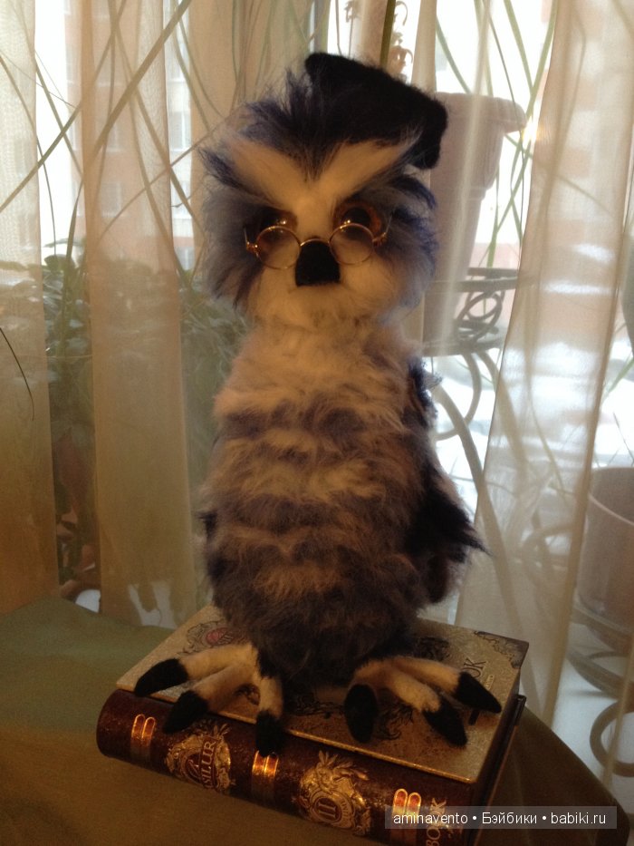 Эту милую игрушку не положишь на подушку. Знать, пример взяла с лошадки: стоя спать, а не в кроватке! Мои игрушки валянием