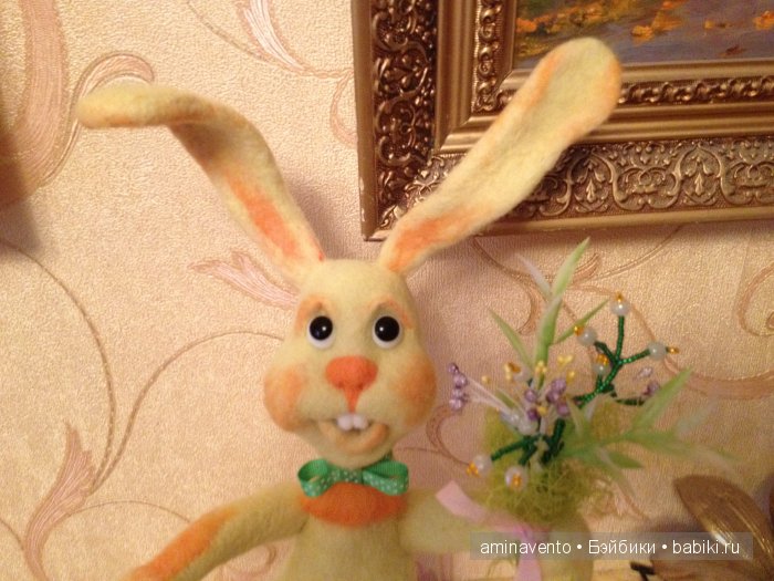 Эту милую игрушку не положишь на подушку. Знать, пример взяла с лошадки: стоя спать, а не в кроватке! Мои игрушки валянием