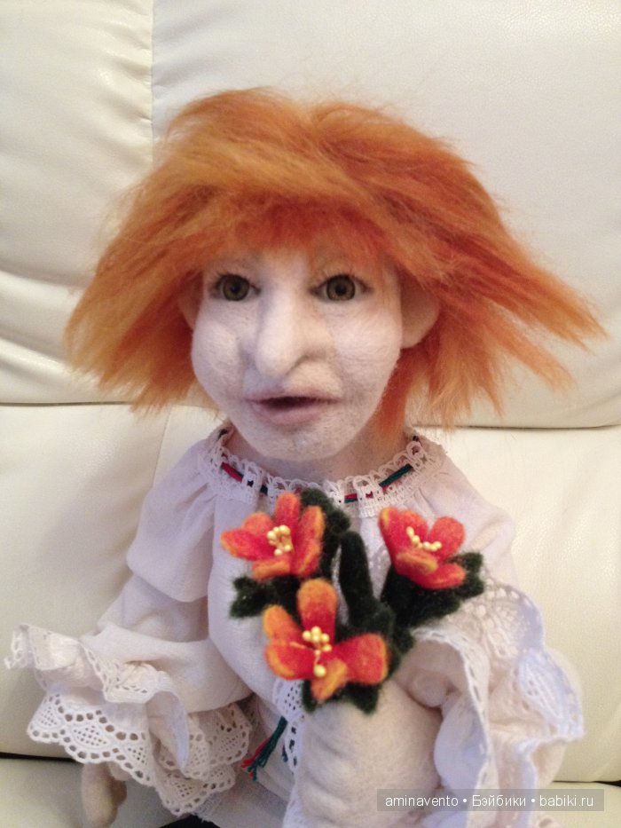 Эту милую игрушку не положишь на подушку. Знать, пример взяла с лошадки: стоя спать, а не в кроватке! Мои игрушки валянием