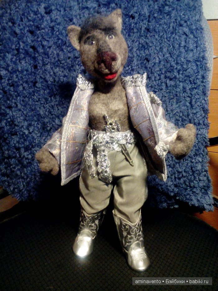 Эту милую игрушку не положишь на подушку. Знать, пример взяла с лошадки: стоя спать, а не в кроватке! Мои игрушки валянием