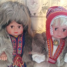 Пара пупсов в национальных финских нарядах.