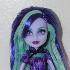 Monster High Twyla Coffin Bean