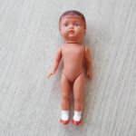 Голубоглазая малышка с зубками