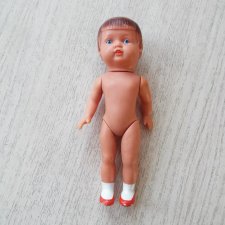 Голубоглазая малышка с зубками