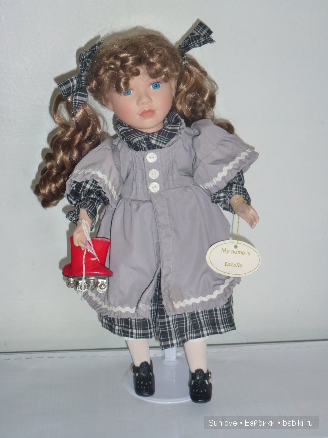 Замечательная фарфорофая девочка с роликами Estelle от Leonardo Collection