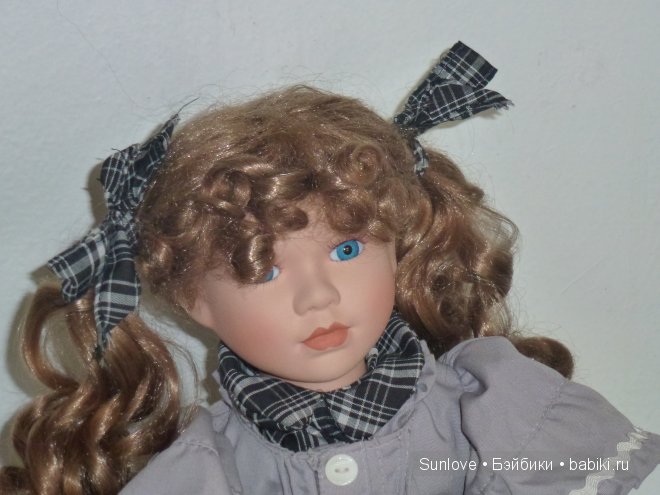 Замечательная фарфорофая девочка с роликами Estelle от Leonardo Collection (фото 2)