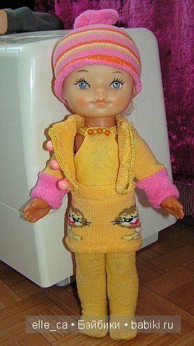 кукла в одежде из махровых носочков кукла в одежде из махровых носочков