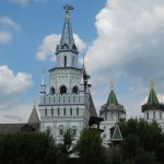 Город мастеров и чудеса на Блошином рынке .