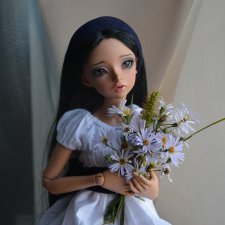 Благородная девица с волосами цвета смоли