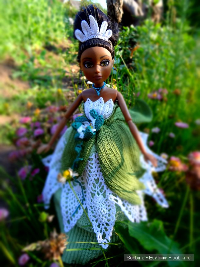 Тиана, Мокси Тинз