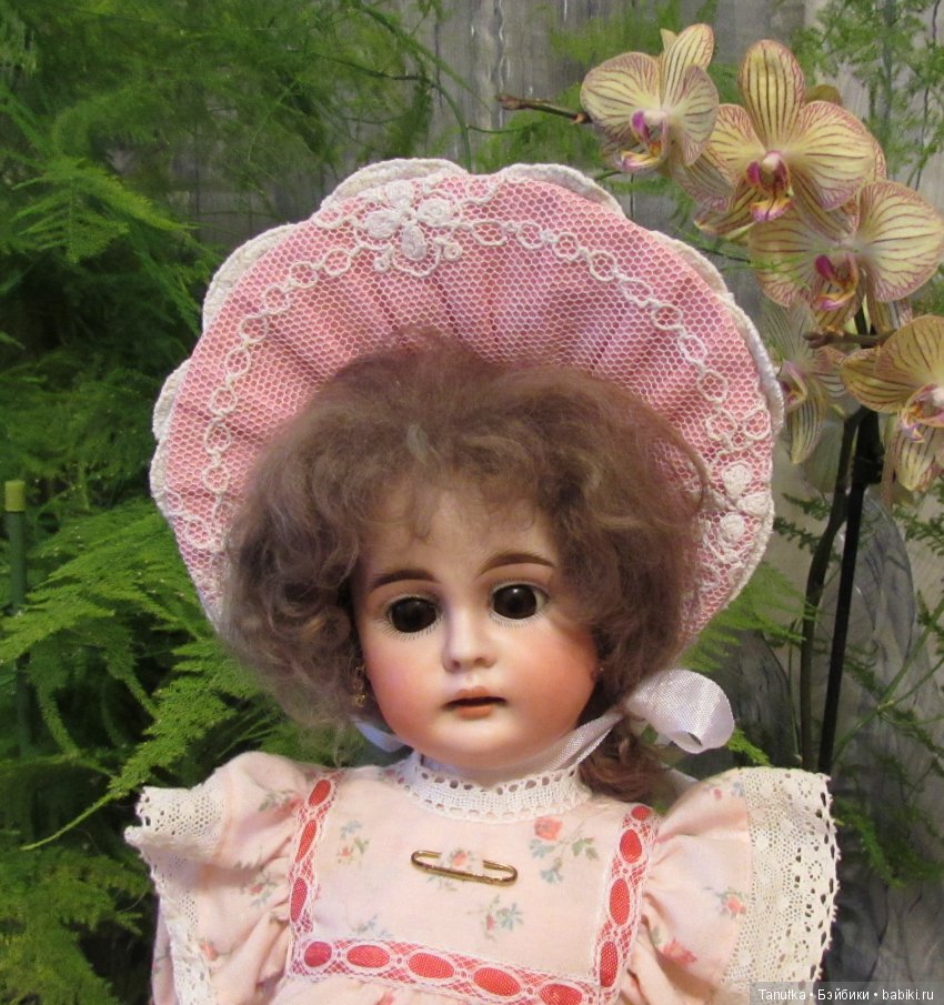 Шляпная вечеринка, 3 года спустя