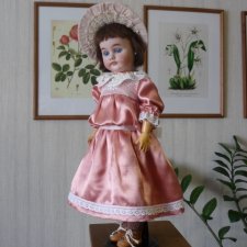 Атласное платье для куклы 45-50 см
