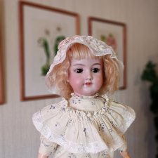 Антикварная кукла Armand Marseille 390, кабинетного размера