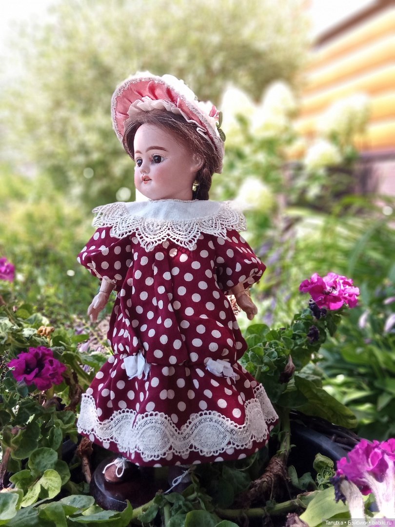 Polka-dot или антикварные куклы и ткань в горошек