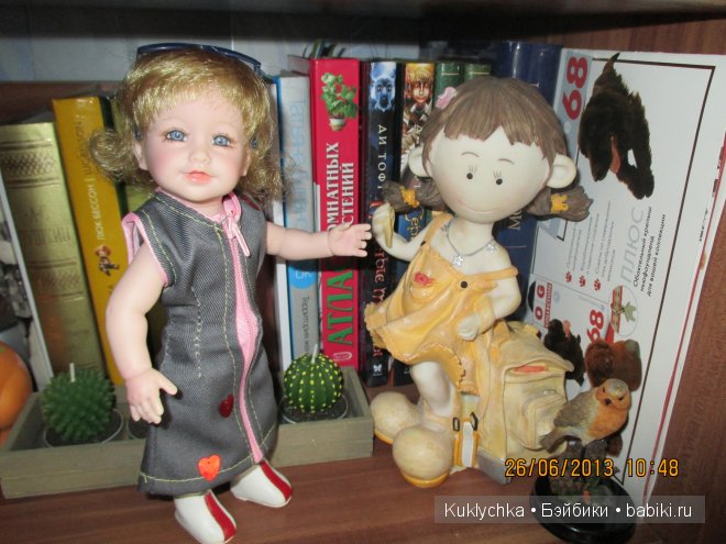 Лиза с моей любимой копилкой