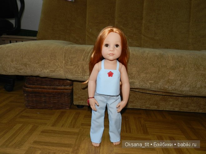 Плетеная вешалка для кукольной одежды