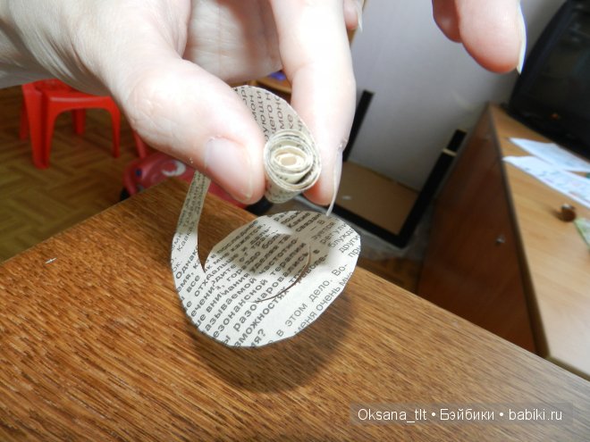 Мастер класс по изготовлению цветов из газет (фото 5)