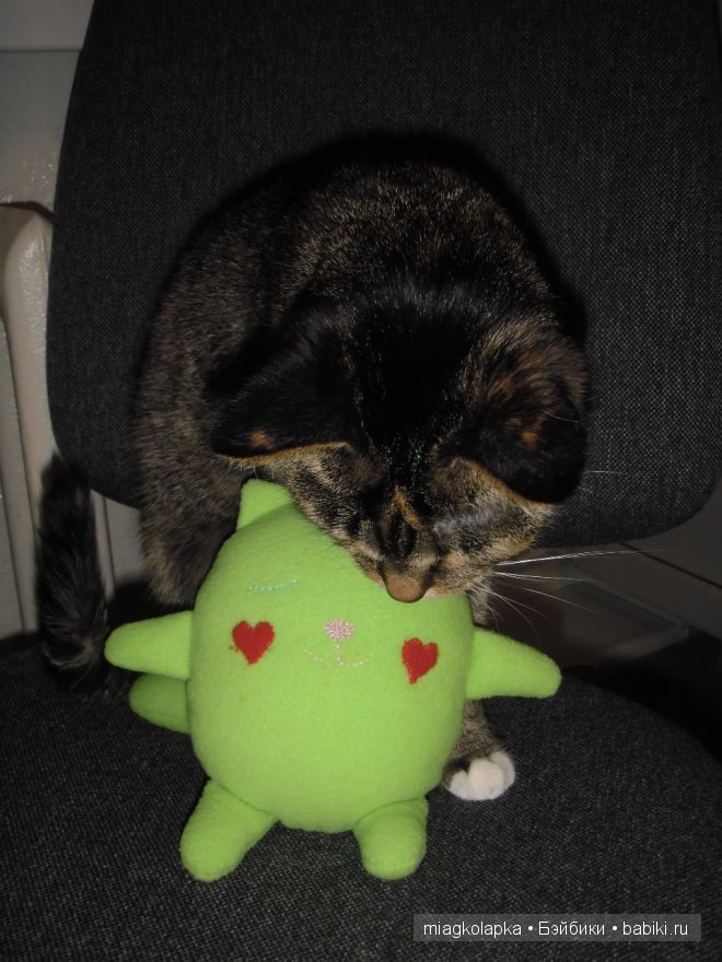 Сплюшки-игрушки на дочкиной подушке