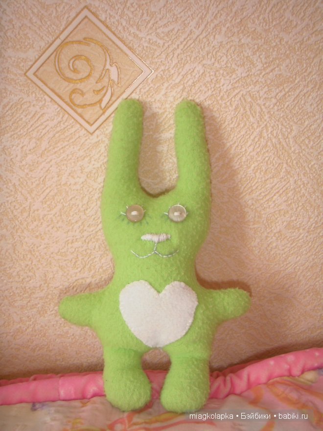 Сплюшки-игрушки на дочкиной подушке