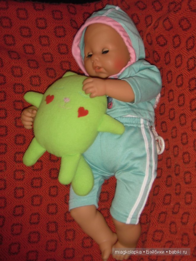 Сплюшки-игрушки на дочкиной подушке