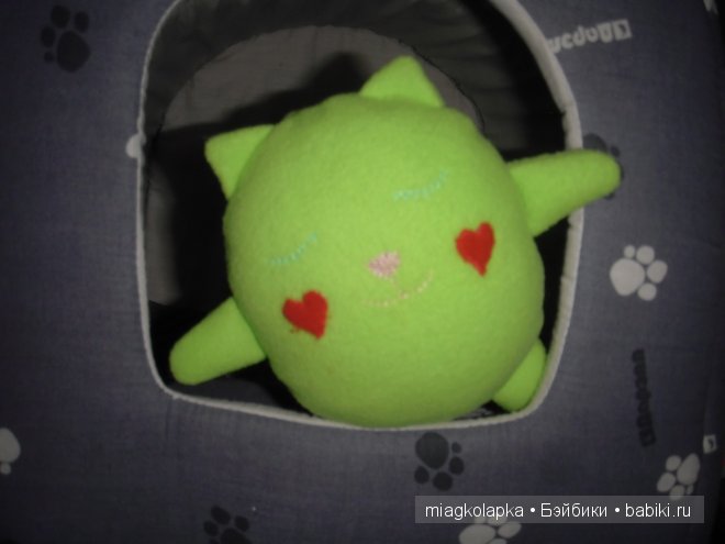 Сплюшки-игрушки на дочкиной подушке