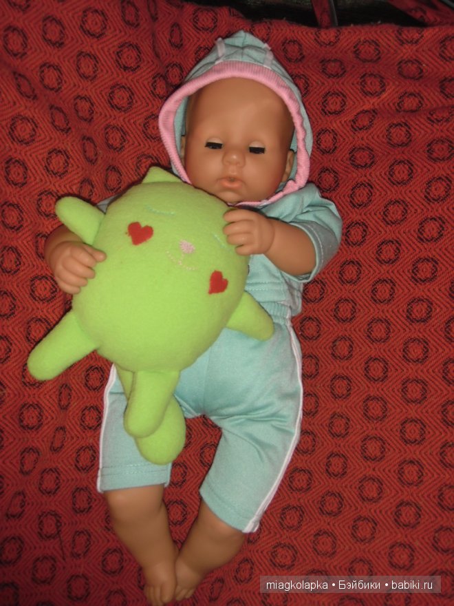 Сплюшки-игрушки на дочкиной подушке