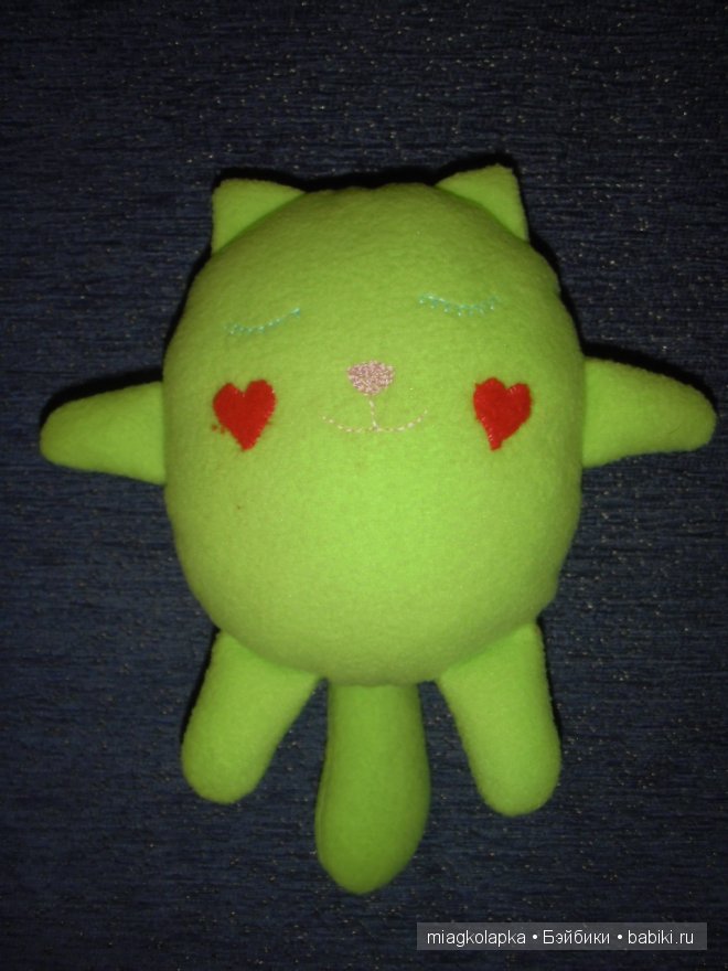 Сплюшки-игрушки на дочкиной подушке (фото 7)