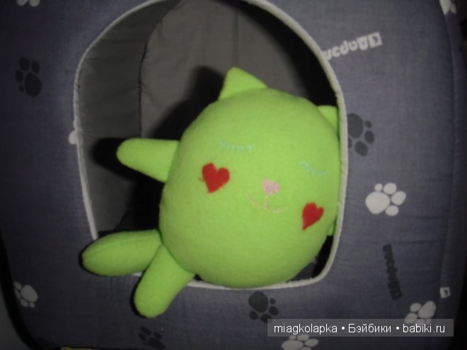 Сплюшки-игрушки на дочкиной подушке