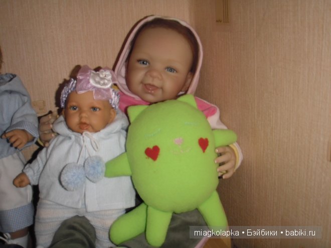 Сплюшки-игрушки на дочкиной подушке (фото 10)