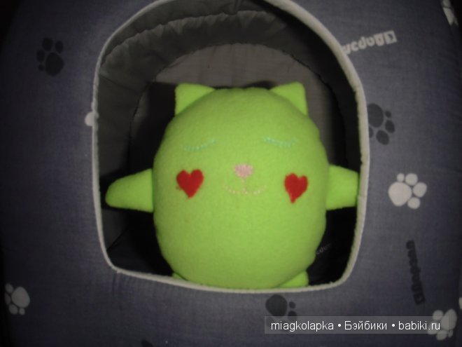 Сплюшки-игрушки на дочкиной подушке