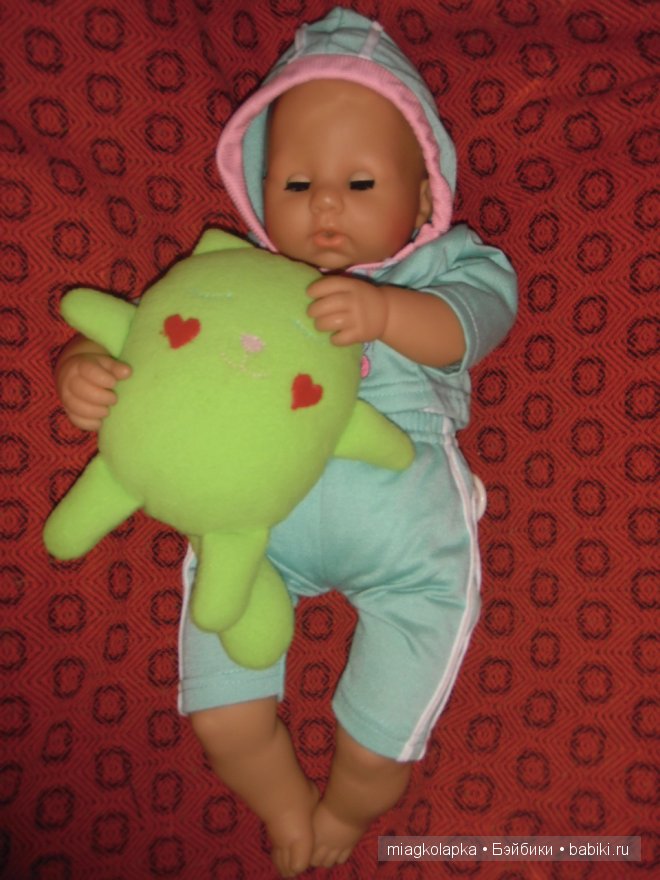 Сплюшки-игрушки на дочкиной подушке