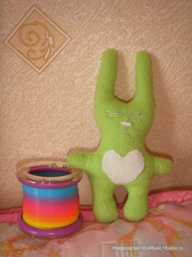 Сплюшки-игрушки на дочкиной подушке