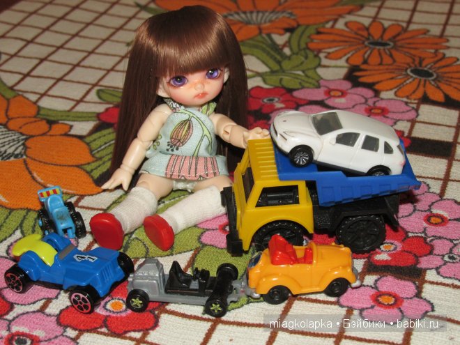 Любят ли девочки машинки??? Да! Пуки-пуки Нико
