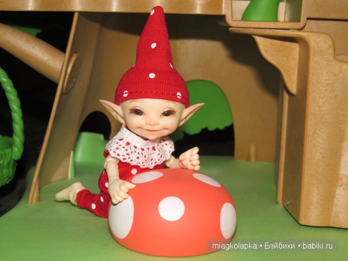 Снежный котинька и Царь Мухоморов. Новогодние наряды