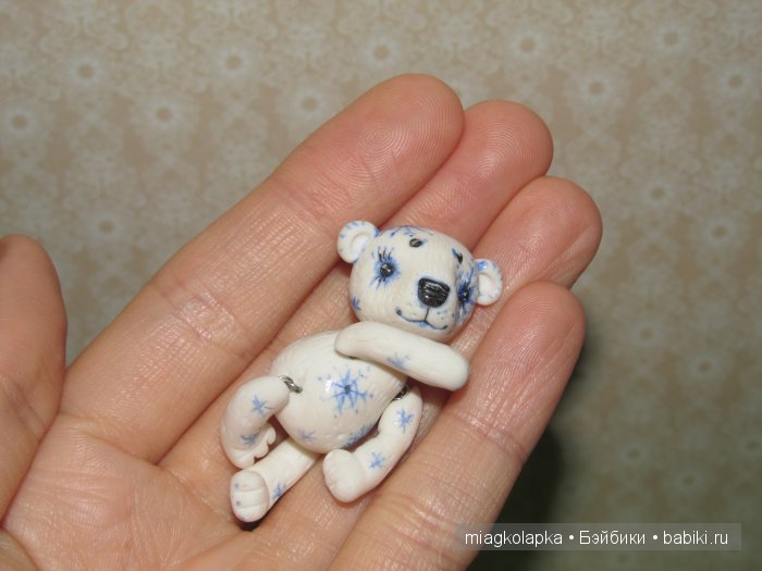 Конец августа...Снежинка на ладони