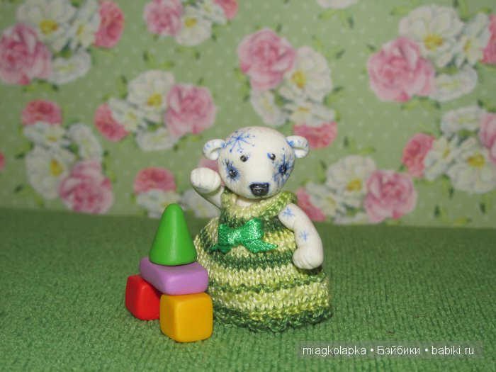 Конец августа...Снежинка на ладони