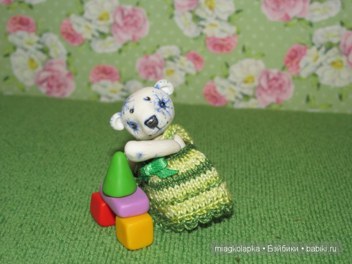 Конец августа...Снежинка на ладони