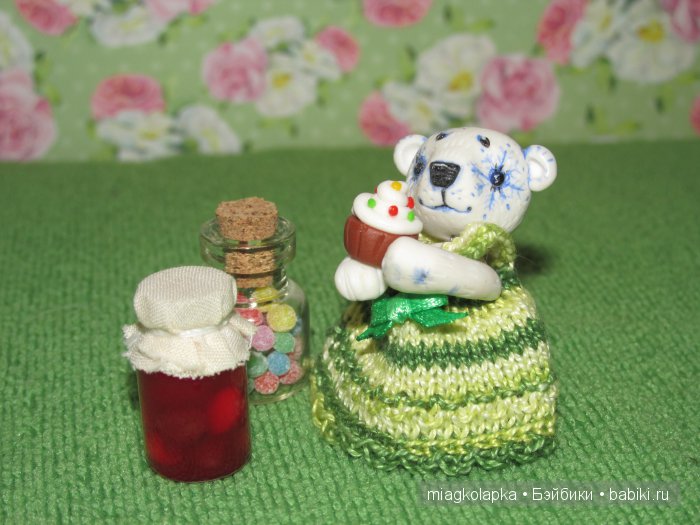 Конец августа...Снежинка на ладони