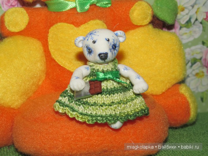 Конец августа...Снежинка на ладони