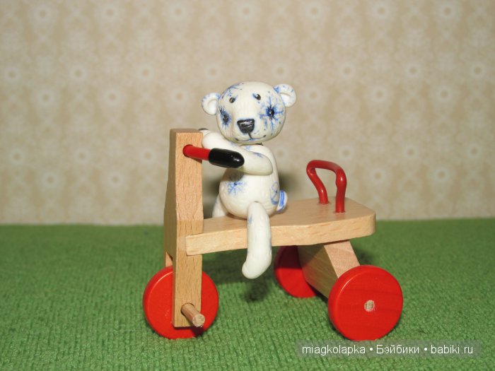 Конец августа...Снежинка на ладони