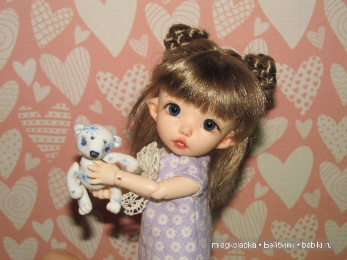 Конец августа...Снежинка на ладони