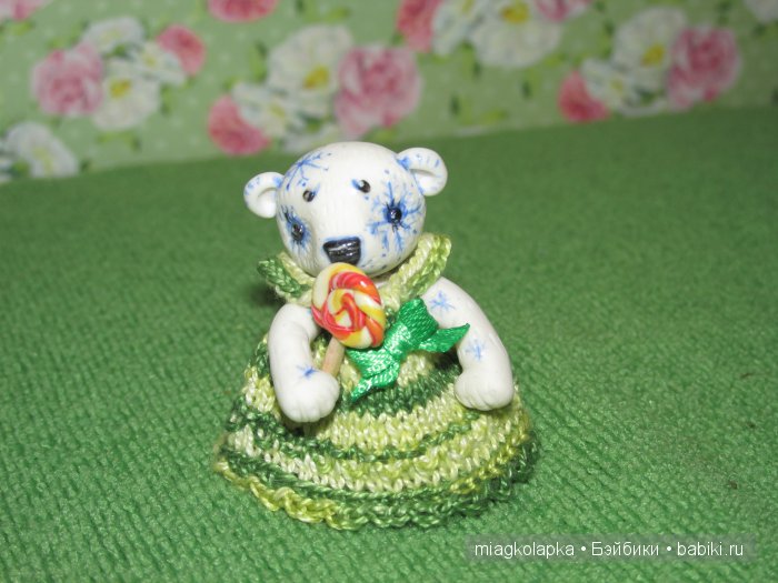 Конец августа...Снежинка на ладони