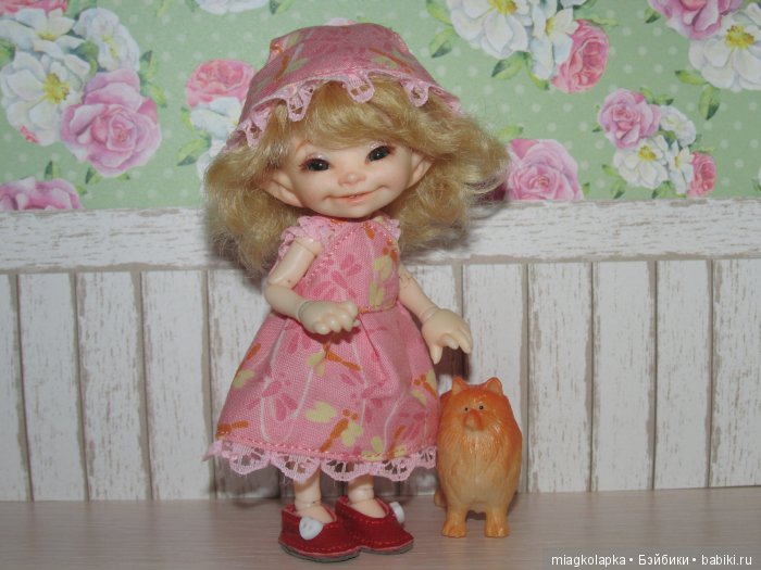 А за ними сандалики на воздушном шарике